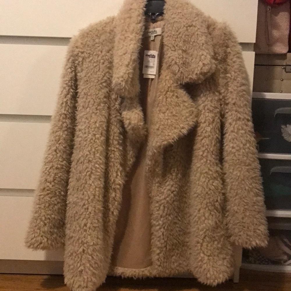 Never worn fuzzy coat w lining